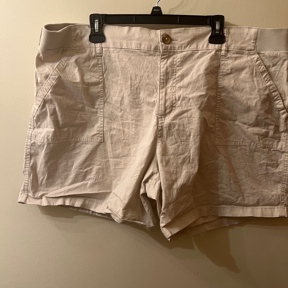 Women's Lee Cream Khaki Shorts New Without Tags